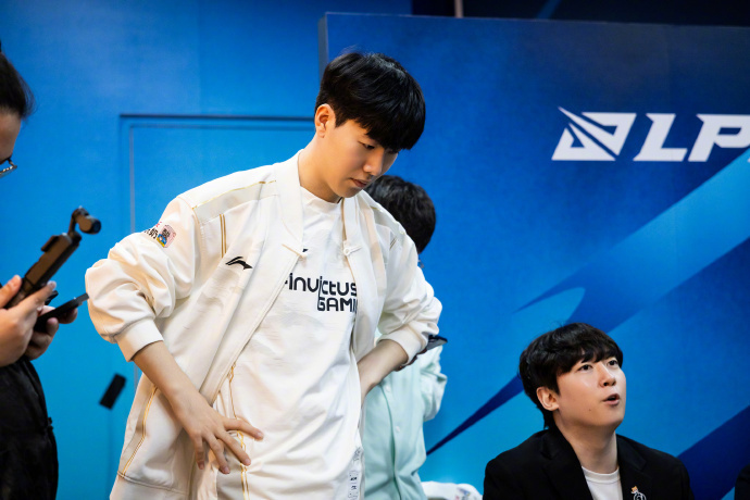 s1mple在BC.Game中赢得第三场连续胜利